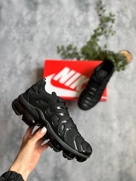 Nike Air VaporMax Plus Triple Black стильні та універсальні кросівки