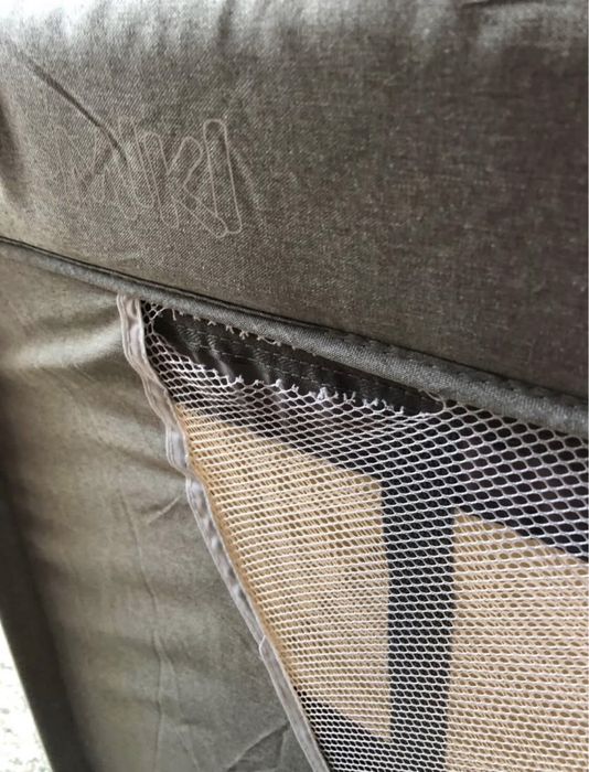 Smiki, łóżeczko turystyczne z przewijakiem i karuzelą, szare