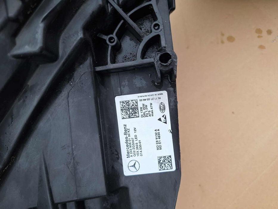 Фари Mercedes-Benz EQA