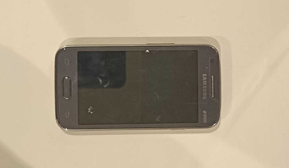 Samsung Duos Antigo (Desbloqueado / Dual SIM) – Ideal para Coleção ou Peças