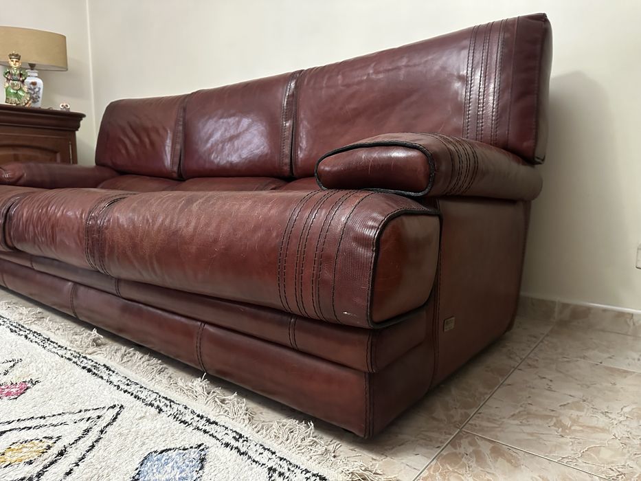 Sofá Moderno 100% pele