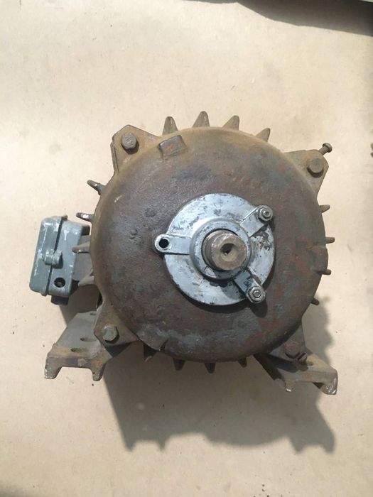 Продам вал на циркулярку і електродвигун