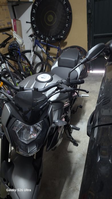 Benneli bn 125 cinza