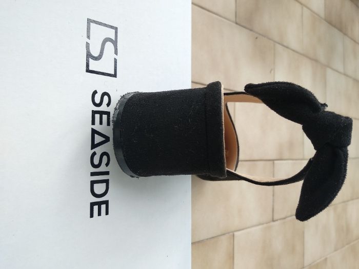 Sapatos abertos atrás