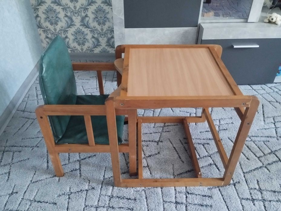 Стільчик для годування трансформер