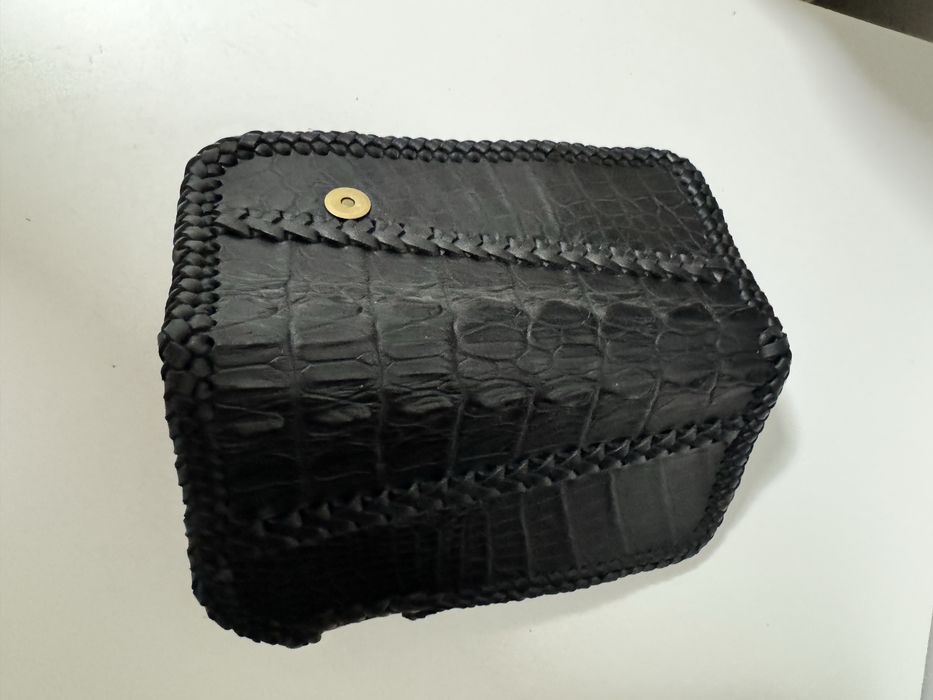 Клатч на кнопці з натуральної шкіри