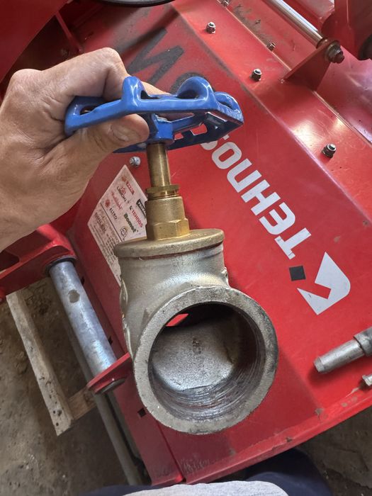 Zawór żeliwny 2”