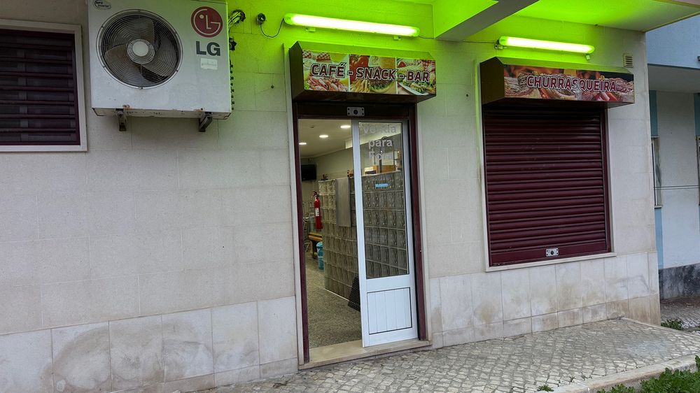 Aluga-se Take-Away / Restaurante Avenida 1 de Maio n. 27 A - Alto dos Bonecos Paio Pires