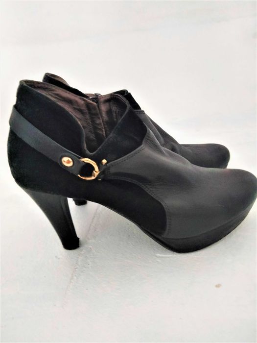 Botins pretos salto alto