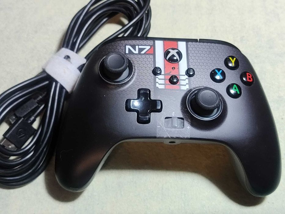 Kontroler PowerA XBOX PC Pad przewodowy Mass Effect N7