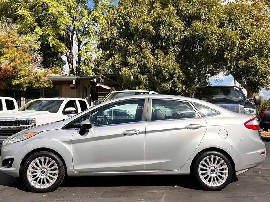 Ford Fiesta Titanium      2015