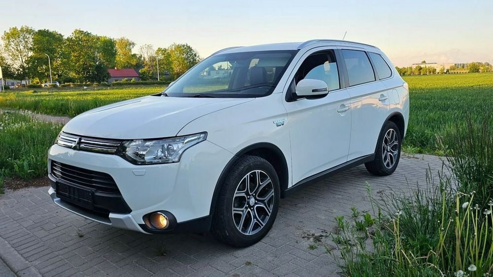Mitsubishi Outlander ELEKTYK + Benzyna Napęd 4×4  skóra kamera cofania