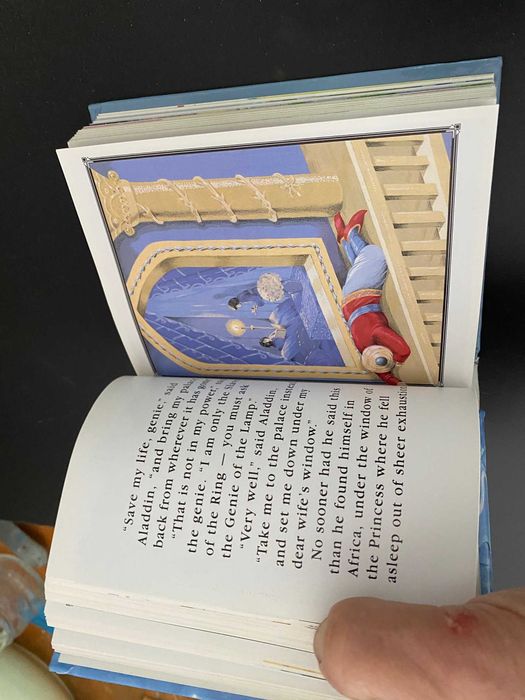 Tales from the arabian nights, pequeno livro em ingles capa dura
