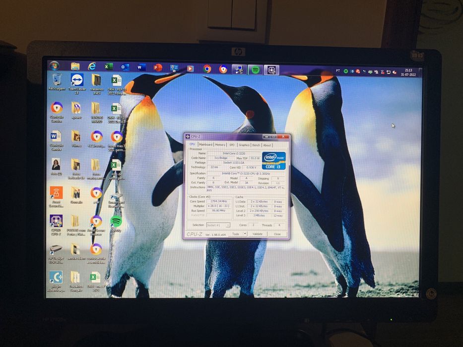 Pc torre +monitor +secretaria