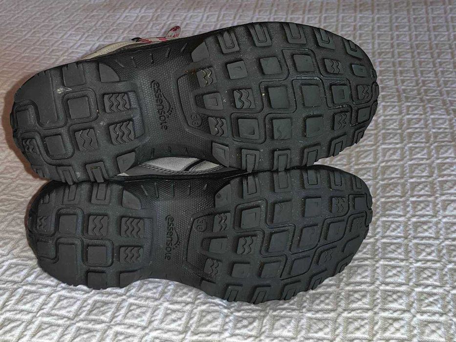 Жіночі трекінгові черевики Quechua (Decathlon)