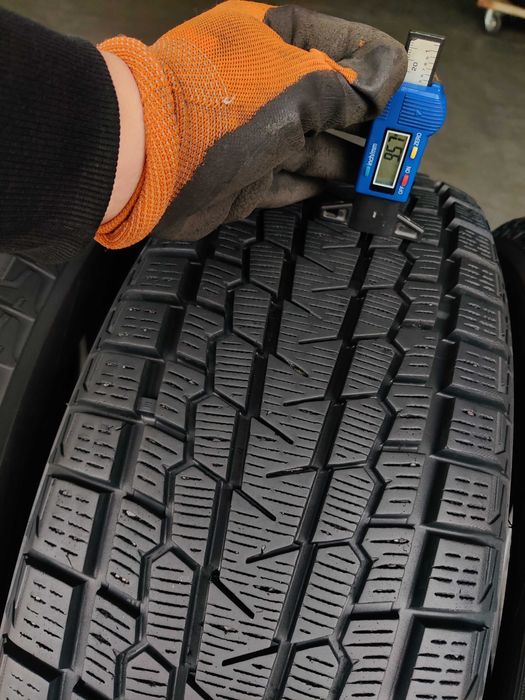 Зимові шини Йокохама Yokohama R18 225 60 відмінний стан 24р