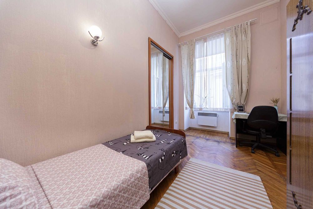 В центре Одессы, Дерибасовская 3 мин,от хозяина