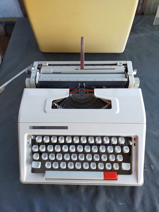 Typewriter64751215763585121