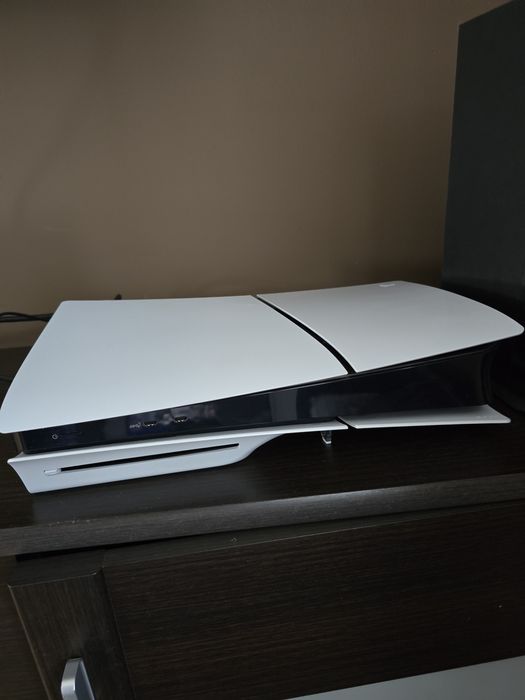 Nowa konsola ps5 plus 6 gier