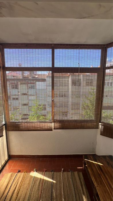 Aluga-se quarto