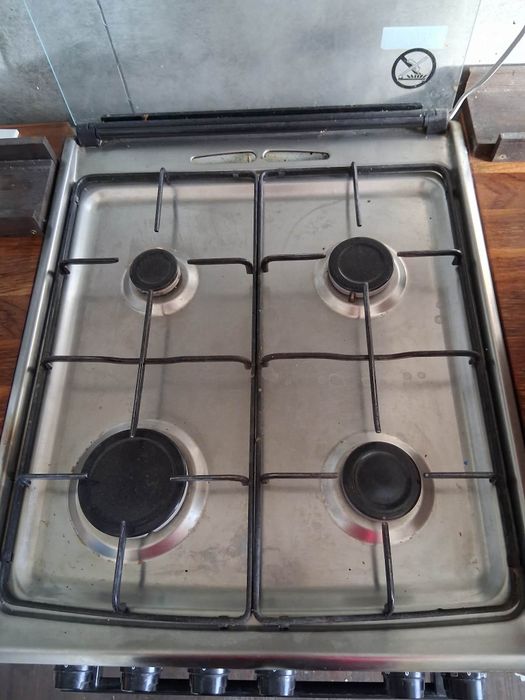 Kuchenka gazowa z piekarnikiem elektrycznym Elektrolux