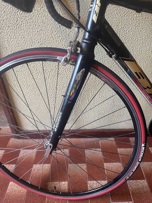 BH Bicicleta de Estrada em Carbono com Shimano e pneus Michelin