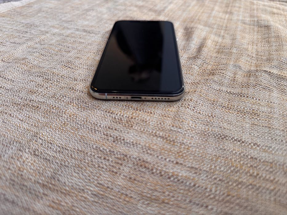 Продам Iphone XS