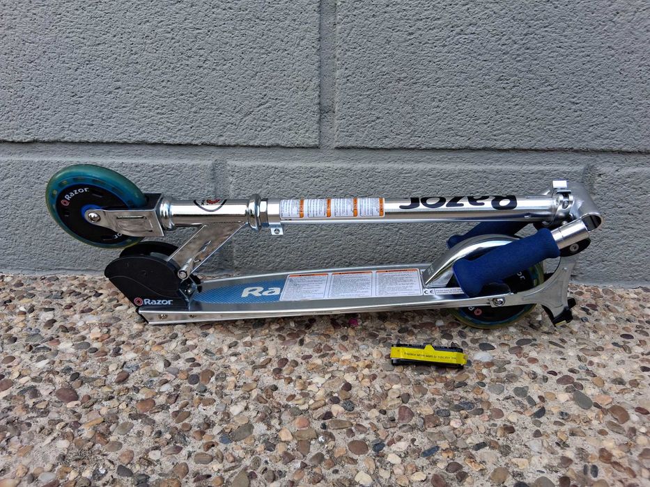 Trotinete Razor Spark Kick Scooter