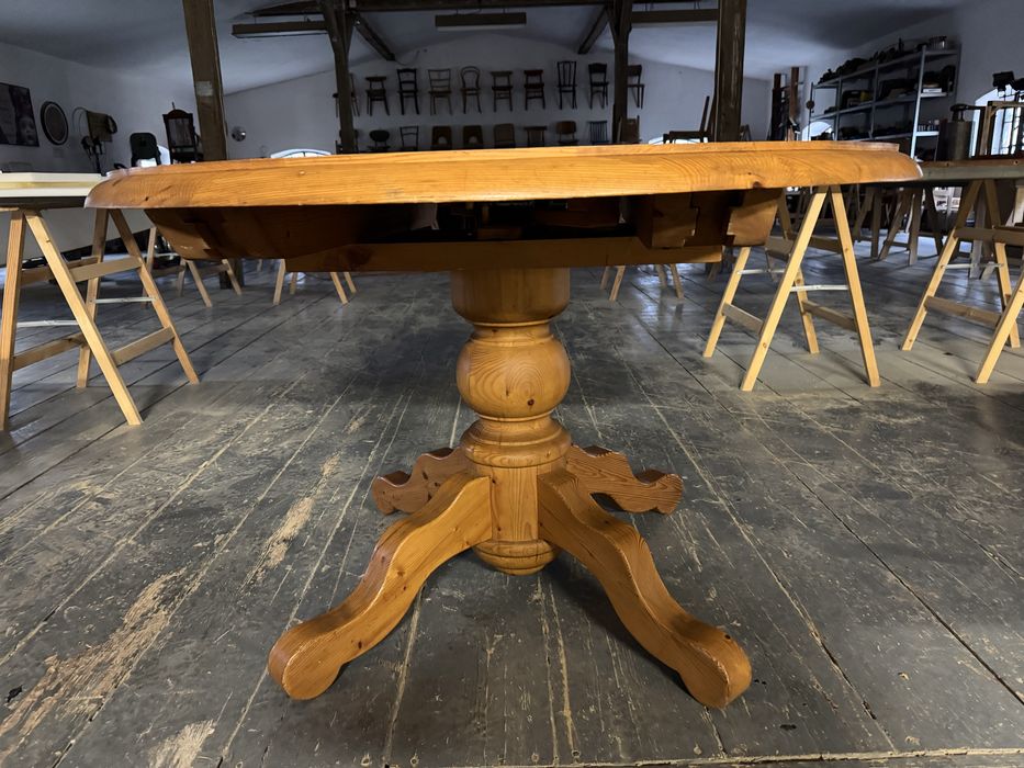 Okrągły,sosnowy,rozkładany,duży stół jadalniany lata80.vintage,deaign