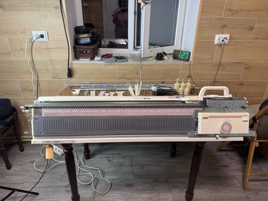 Продам в’язальну машину Brother KH270 + KR260, двохфонтурна, 3 клас