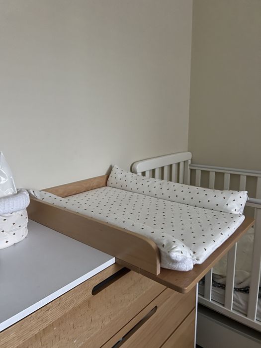 Пеленальний столик