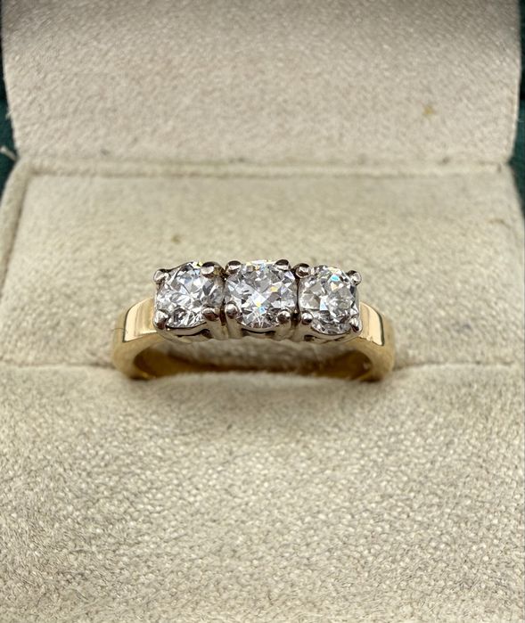 Złoty pierścionek 750 z diamentami 0,90ct VS1-Si2/F-G