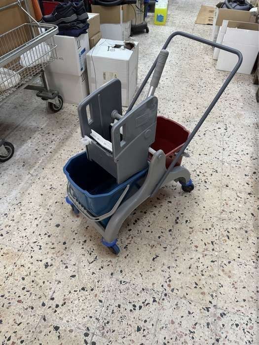 Carrinhos de limpeza