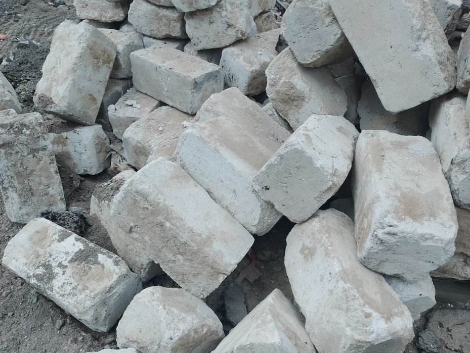Кирпич в чудовому стані супер качество  а100