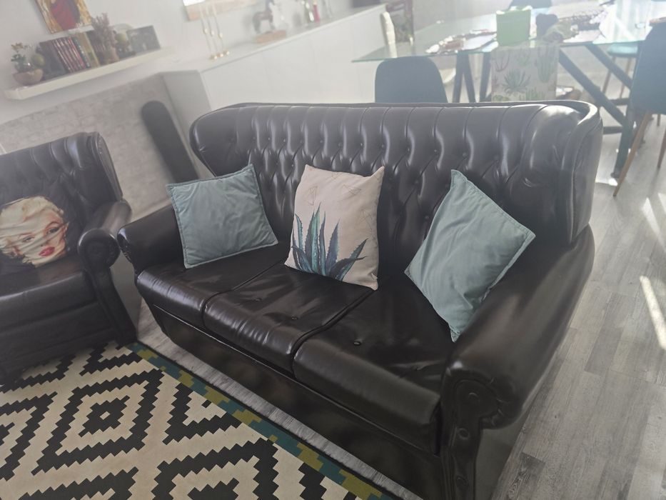 Sofá cama Capitonê + 2 poltronas