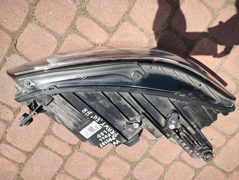 Reflektor prawy VW passat B8