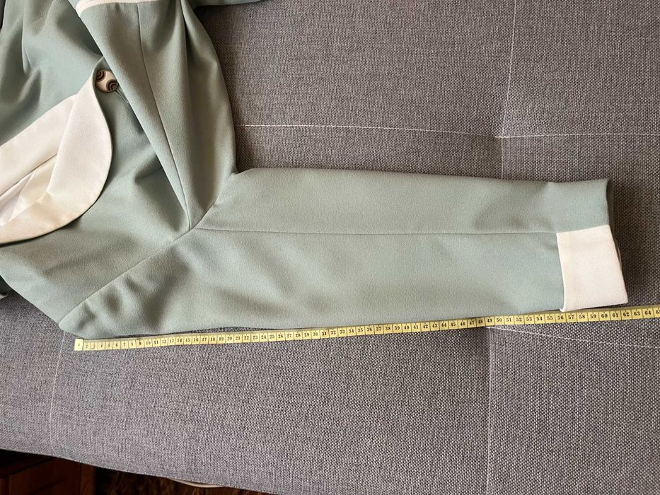 Zielonkawa garsonka firmy SUITSME