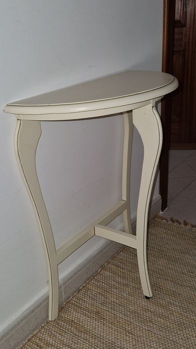 Mesa de apoio em meia lua