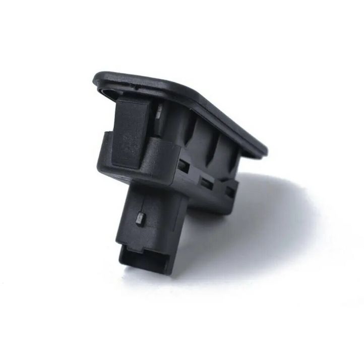 Кнопка багажника Renault Megane 2-3 Scenic 3 Captur 8200076256