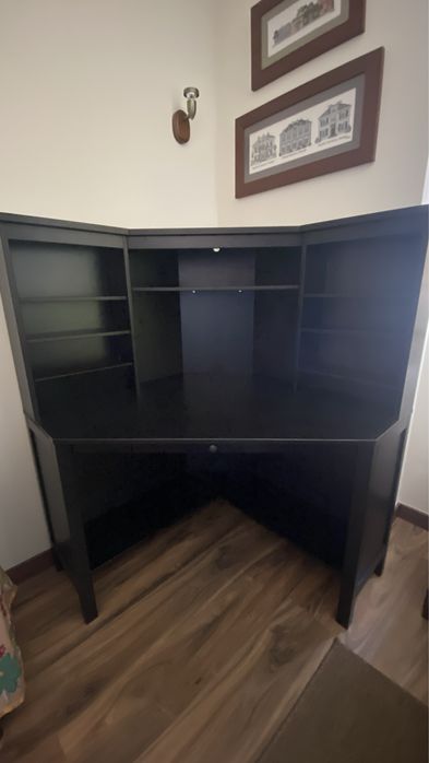 Secretaria de canto com estante IKEA HEMMES