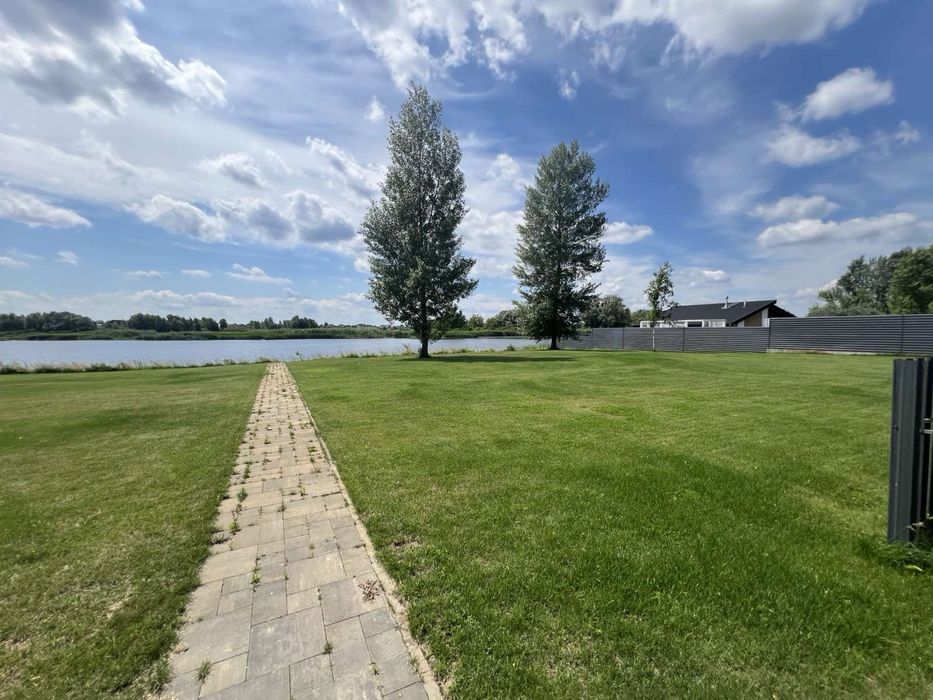 Продам дом с  выходом на Днепр Вишенки. Рядом осокорки золоче