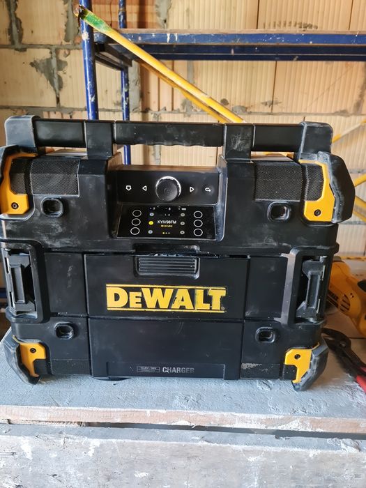 Радіо колонка dewalt