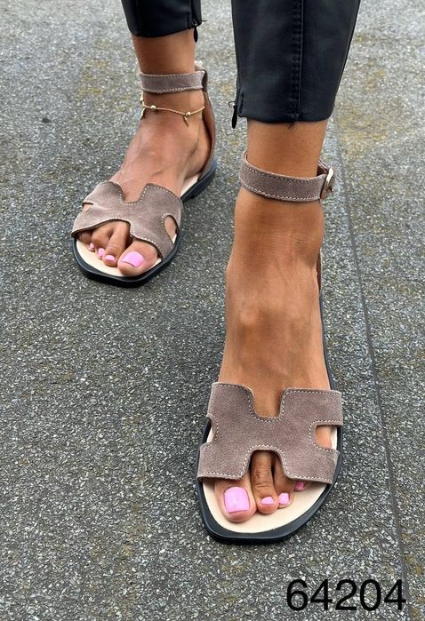 Жіночі шкіряні босоніжки в кольорах