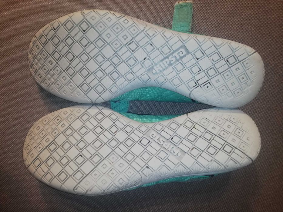 Sportowe buty KIPSTA na piłkę rozm.32