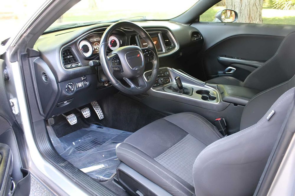 Dodge Challenger      2017
