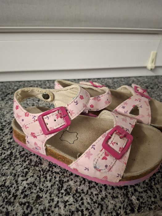 Віддам безкоштовно сандалі та крокси дитячі, р.29