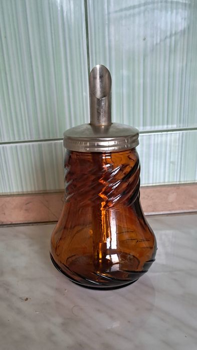 Вінтажна цукорниця з дозатором,медове скло.