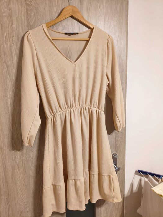 Beżowa sukienka