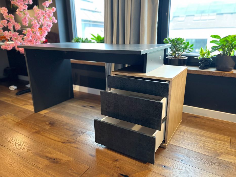 Biurko do pracy/pokoju dziecka