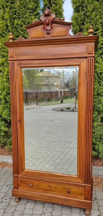 Stara! Szafa! Bieliźniarka!